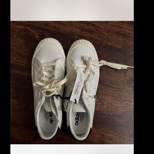 Converse classics women's size 7.5 I